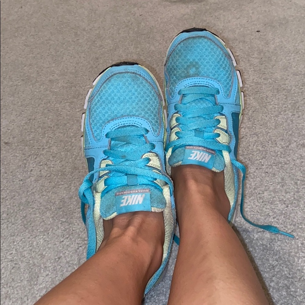 Super cute well worn Nike’s!